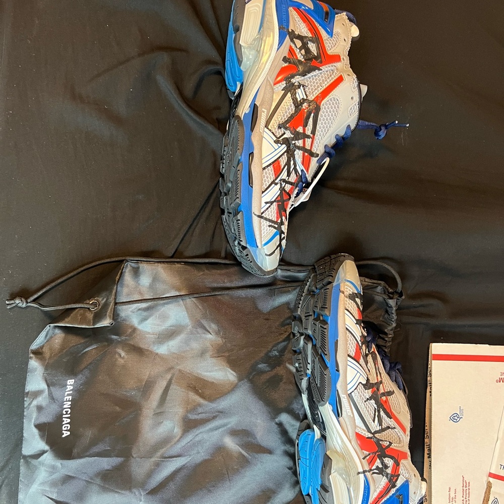 Like new balenciaga runner 7.0 with drawstring bag no box.